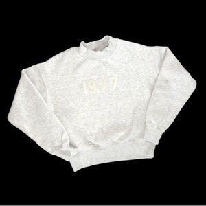 Fear of God Essentials Kids Essentials Crewneck 'Light Oatmeal' size 8 Youth